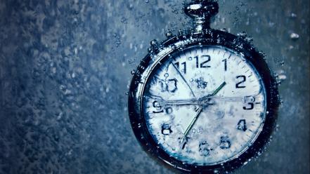 Macro pocket watch water drops wallpaper