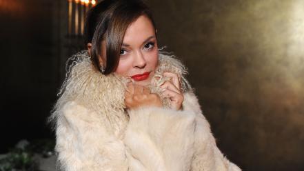 Charmed rose mcgowan actress brunettes fur wallpaper