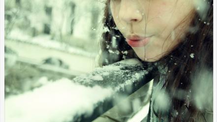 Women love wallpaper