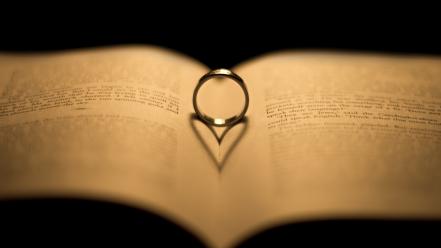 Black and yellow blurred books circles wallpaper