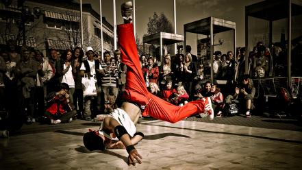 Dance selective coloring wallpaper