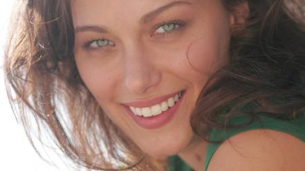 Actress smiley deanna russo smiling gray eyes wallpaper