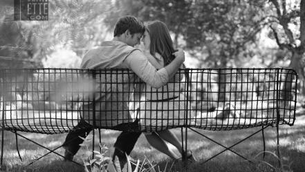 Black and white kissing bench lovers parks wallpaper