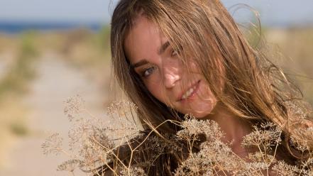 Women desert lily c wallpaper