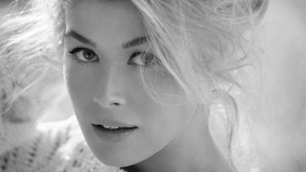 Rosamund pike wallpaper