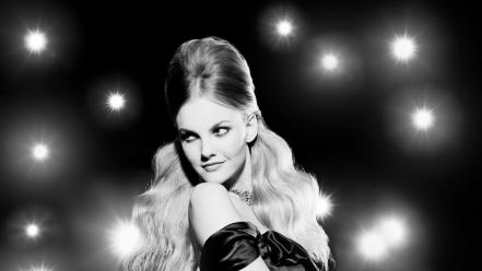 Women caroline trentini thompson wallpaper