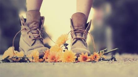 Boots flowers feet wallpaper