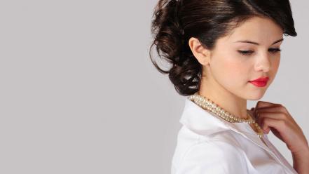 Women selena gomez american actress young vogue magazine wallpaper