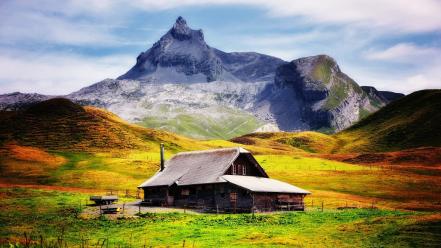 Mountain house wallpaper