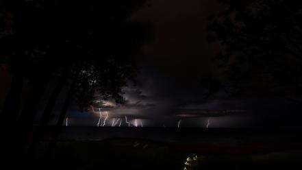 Lightning bolt night sky wallpaper
