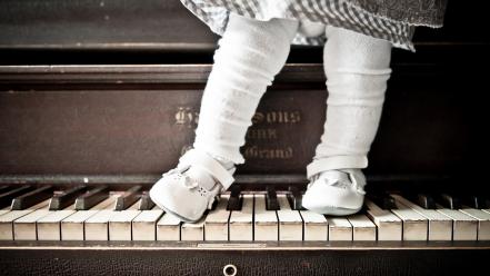 Piano keys wallpaper