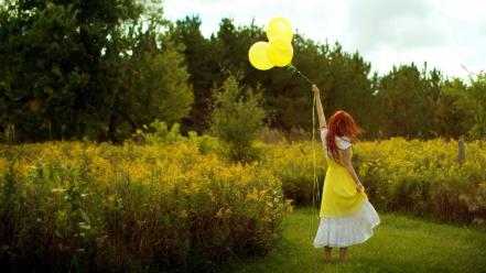 Balloons brunettes children yellow wallpaper