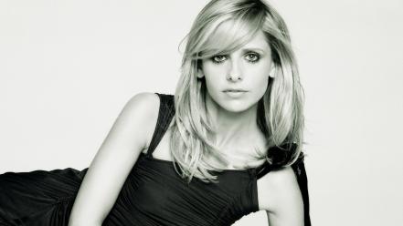 Sarah michelle gellar actress monochrome wallpaper