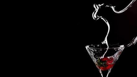 Water close-up macro strawberries black background widescreen splashes wallpaper