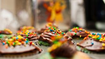 Cupcakes depth of field desserts food sprinkles wallpaper