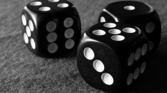Dice monochrome wallpaper