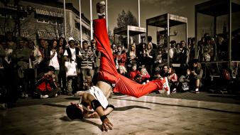 Dance selective coloring wallpaper