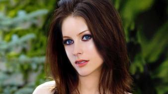 Lavigne blue eyes celebrity singers canadian faces wallpaper