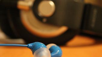 Headphones blue black brown desks wallpaper