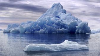 Icebergs wallpaper