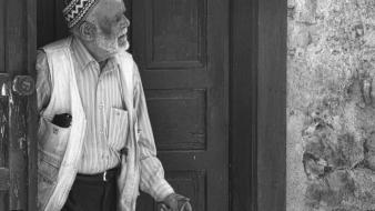 Black and white old men people wallpaper