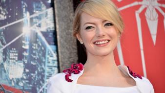 Blondes women actress emma stone faces wallpaper