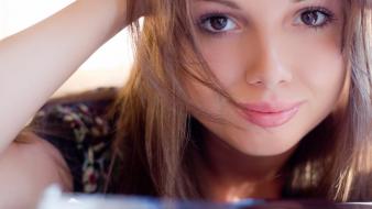 Light brunettes women smiling wallpaper