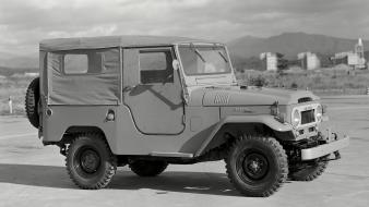 Black and white cars wallpaper