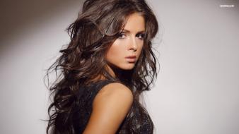 Brunettes women models singers nyusha shurochkina mirror effect wallpaper