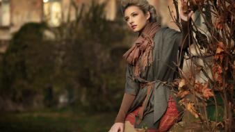 Blondes women leaves wallpaper