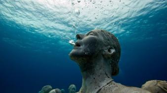 Statues wallpaper