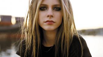 Blondes avril lavigne singers faces wallpaper