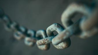 Chains depth of field wallpaper