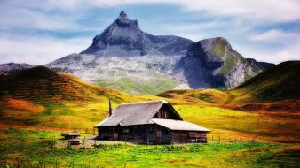 Mountain house wallpaper