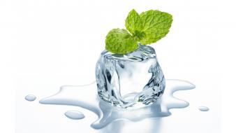 Ice cubes melting mint wallpaper
