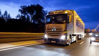 Mercedes benz speed trucks wallpaper