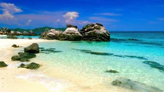 Sunny beach desktop wallpaper