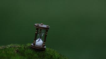 Abstract green time wallpaper