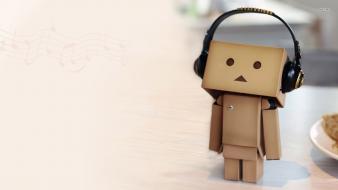 Danbo listening music wallpaper