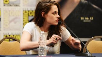 Women kristen stewart water bottles wallpaper